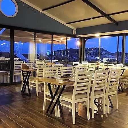 Zephyros Hotel